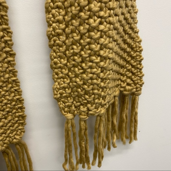 ✨NEW✨ COZY KNIT SCARF AND BEANIE (POMPOM) SET - Picture 3 of 14